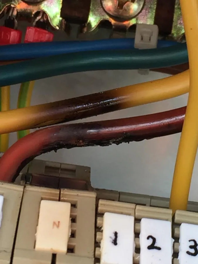 Hitteschade aan elektrische bedrading